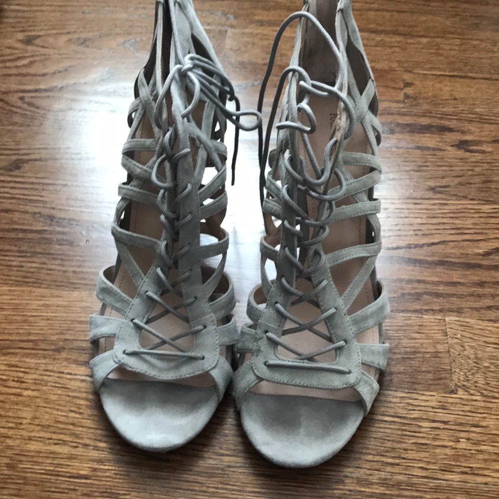 Pour la victorie grey heels